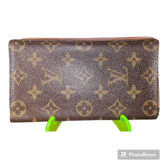 Authentic Louis Vuitton monogram long bi fold - Picture 2 of 10